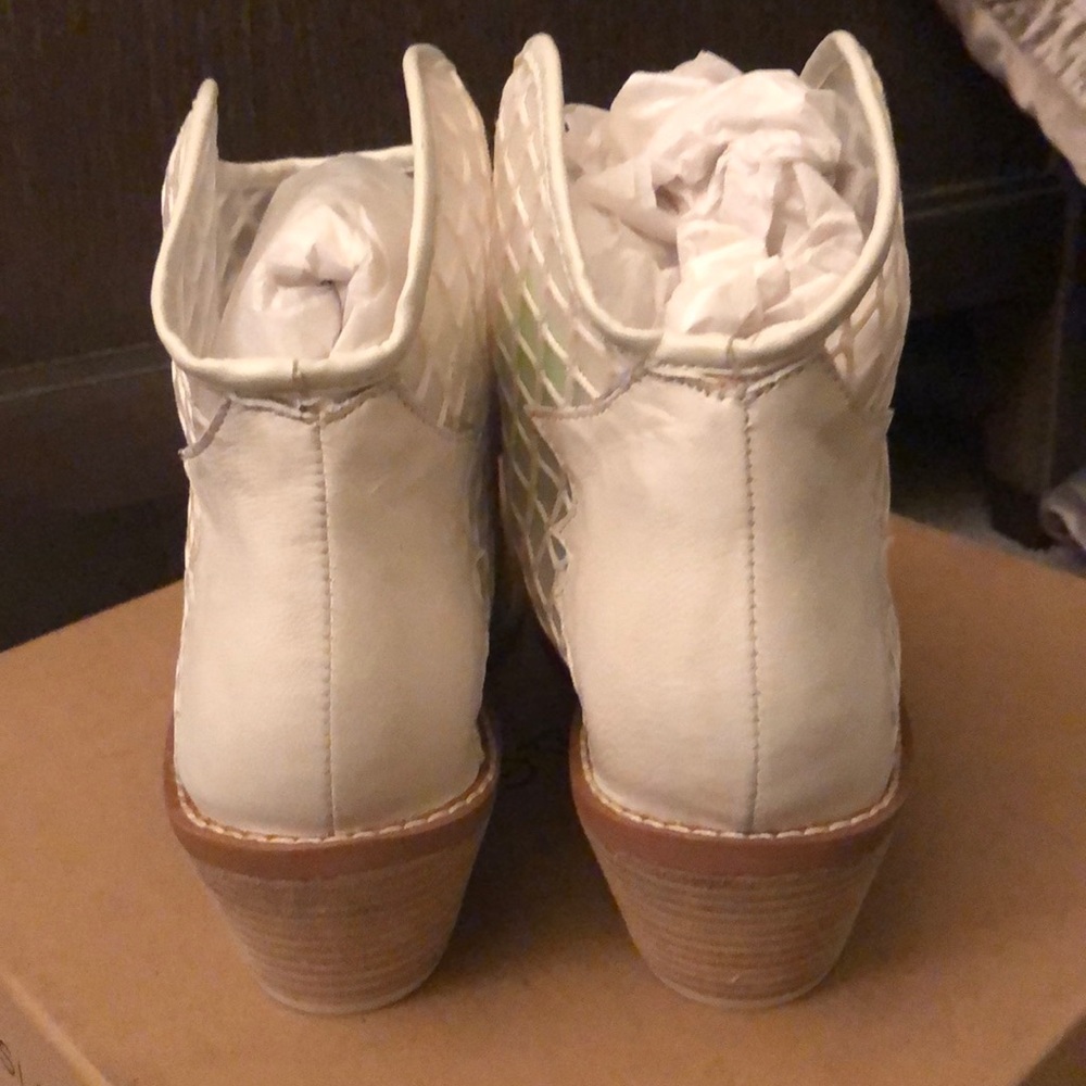 Shoes - Picture 2 of 4